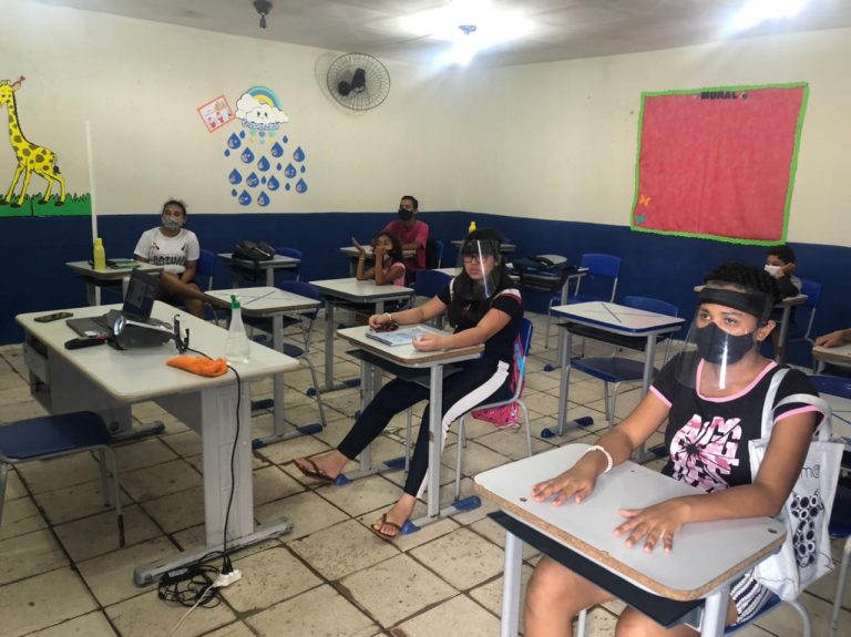 Secretaria de Educação de Picos desenvolve projeto de libras com alunos surdos