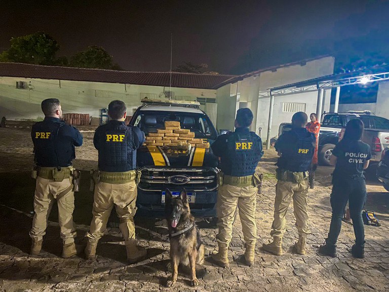 Em Picos, PRF apreende 20 Kg de pasta base de cocaína na BR-316