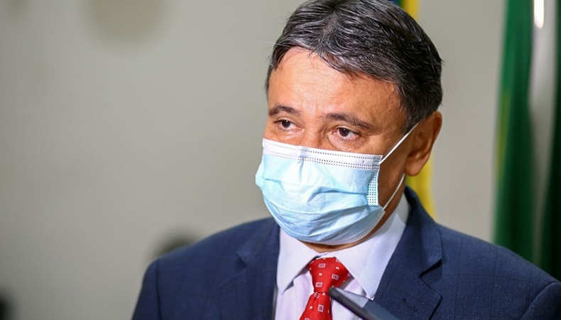Proposta antimáscaras de Bolsonaro é jogar querosene em incêndio, diz governador