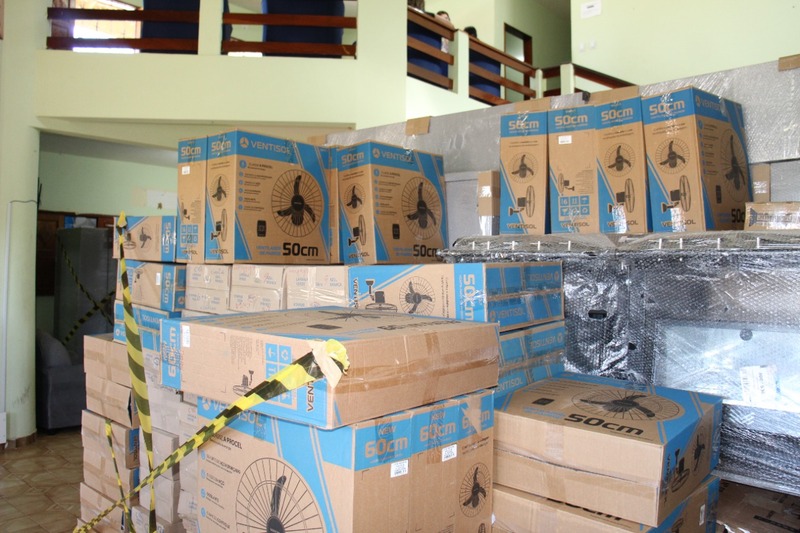 Secretaria de Educação recebe novo mobiliário para Escolas do município