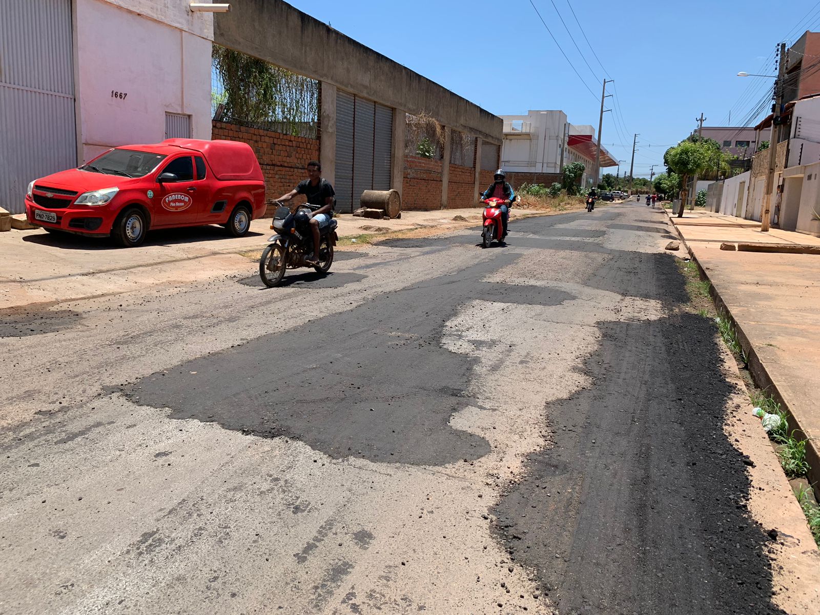 Prefeitura de Picos realiza operação tapa buracos em vários bairros do município