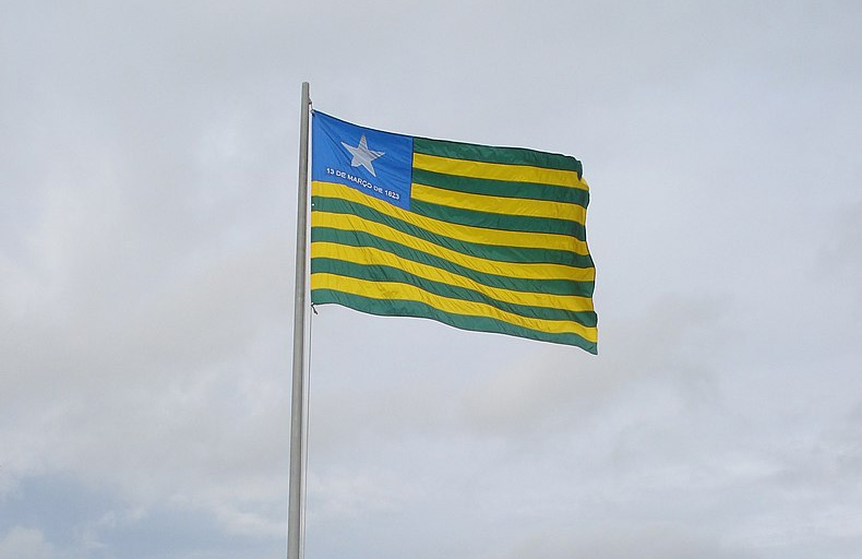 Lei torna obrigatória exibição da bandeira do Piauí em prédios públicos