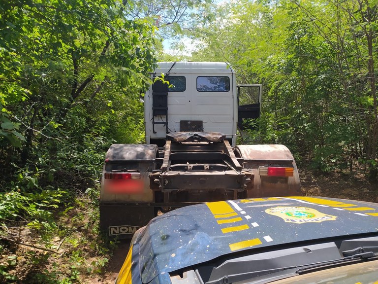 PRF prende jovem três horas após ele roubar caminhão em Picos
