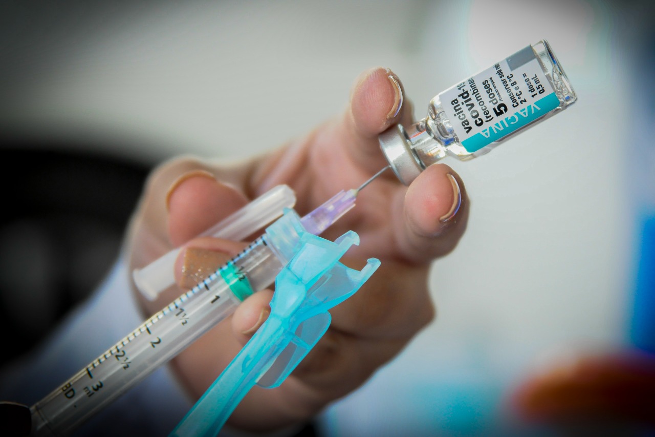 Vacina da covid-19 chega à rede de clínicas particulares do país
