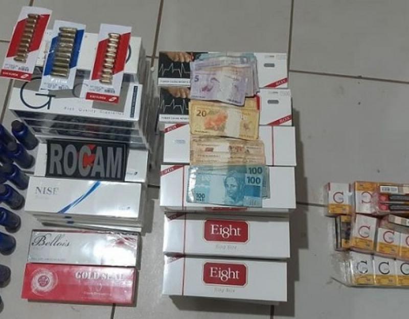 Homem é preso em blitz da PM com cigarros contrabandeados, munições, pólvora e espoletas em Picos