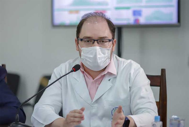 'A hora não chegou de liberar máscaras no Piauí', diz infectologista do COE