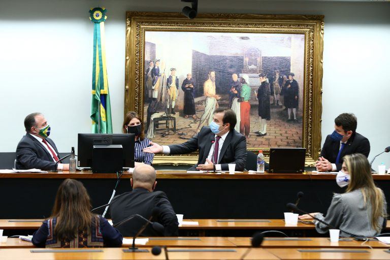Plenário encerra sessão após impasse sobre MP que reduziu contribuições ao Sistema S  Fonte: Agência Câmara de Notícias