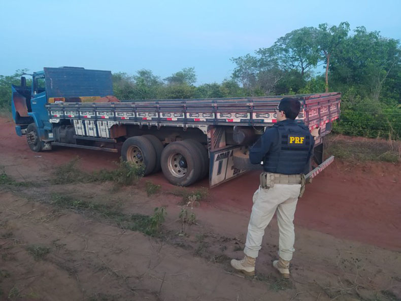 Em Dom Expedito Lopes, PRF recupera caminhão furtado menos de 24h antes na Bahia