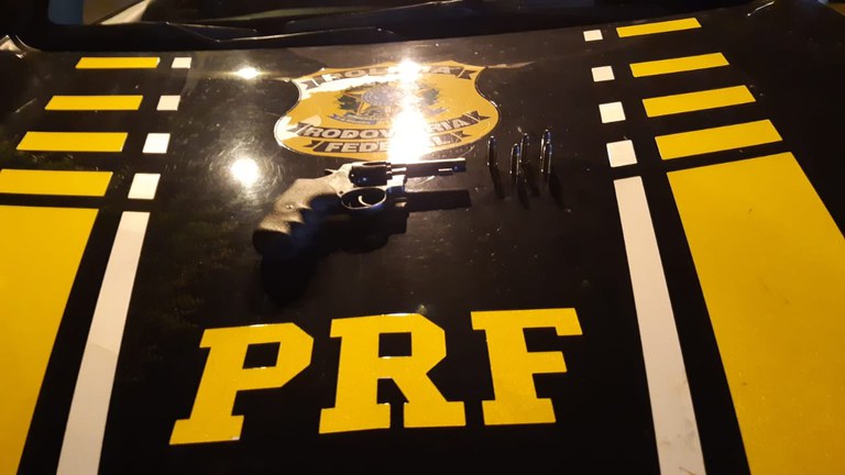 PRF prende homem portando arma de fogo e munições em Picos
