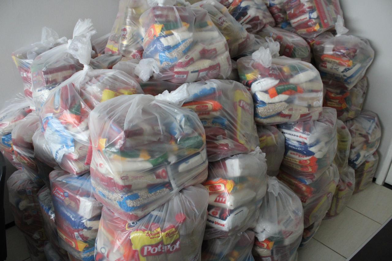 Câmara de Picos realiza entrega de cestas básicas para artistas locais