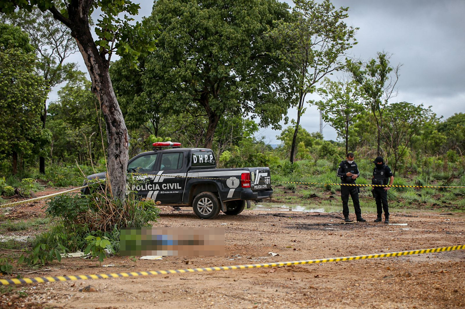 Corpo é encontrado com pés e mãos amarradas em terreno baldio no Piauí