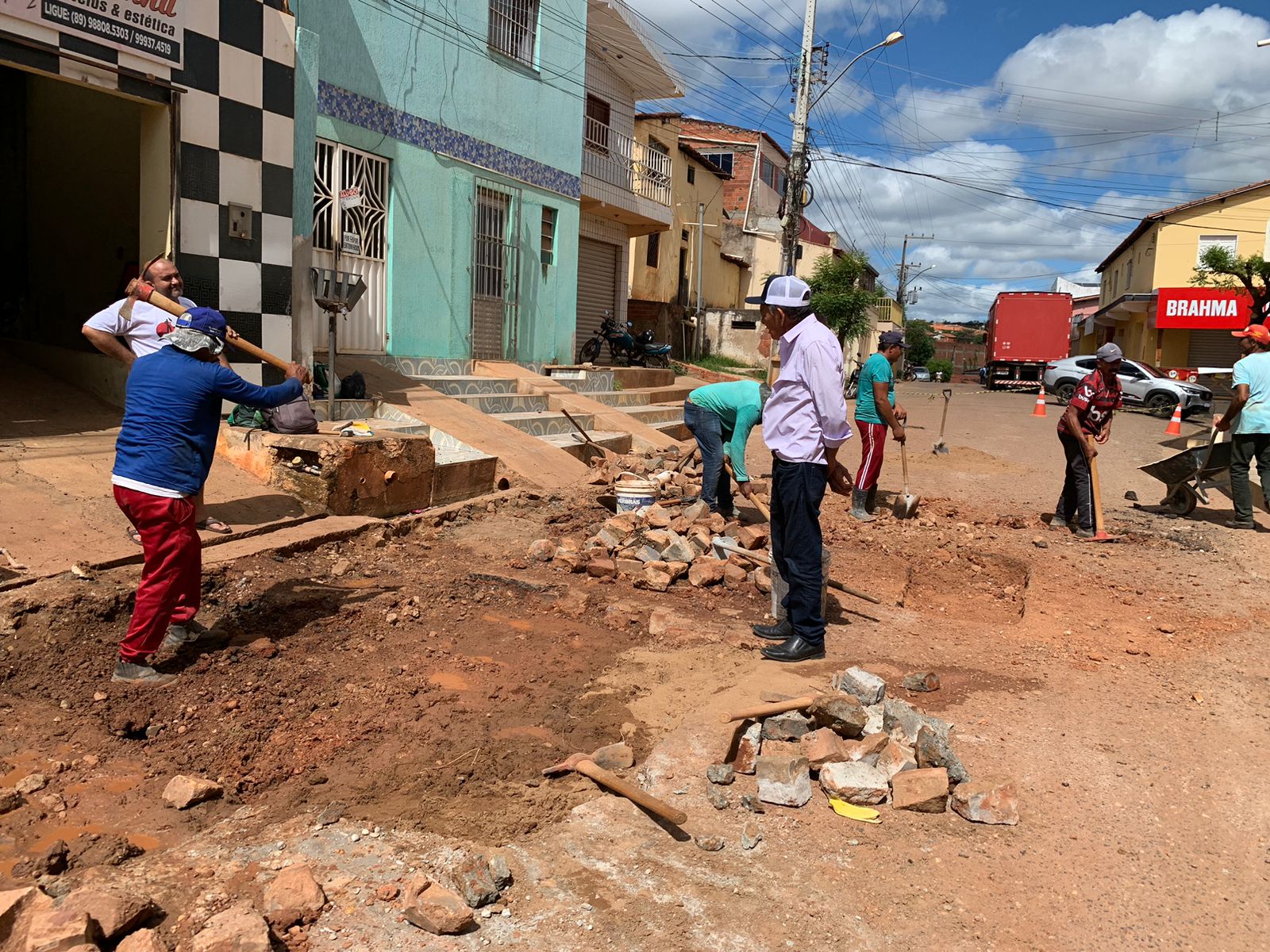 Prefeitura de Picos inicia operação tapa-buraco nos bairros Passagem das Pedras e Boa Vista