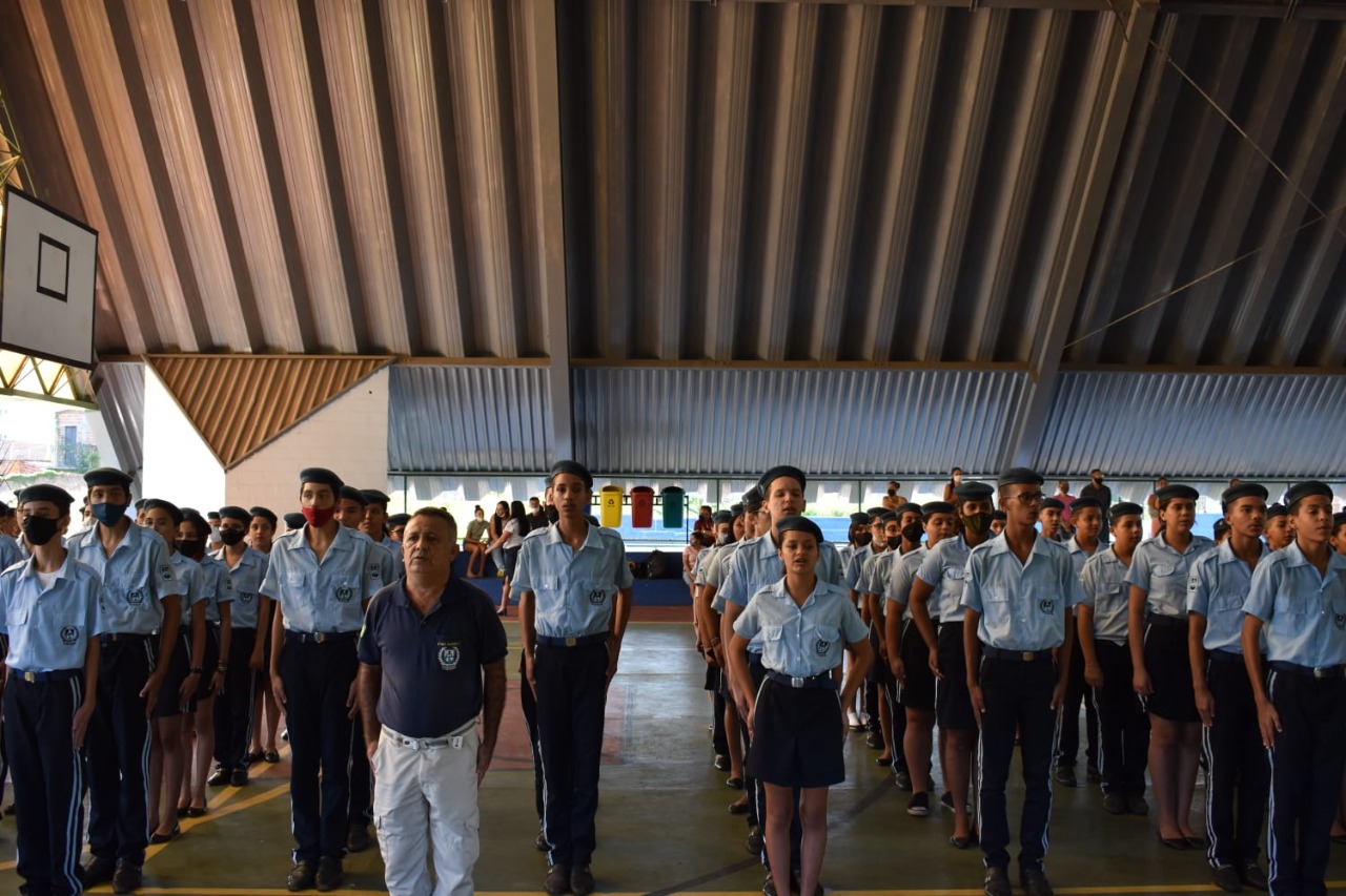 Escola Cívico-Militar promove encerramento do semestre letivo e recebe visita técnica do prefeito de Floriano