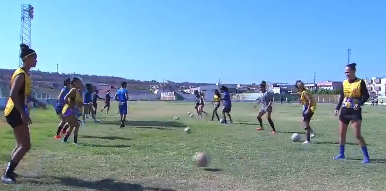 Abelhas Rainhas se preparam para o Piauiense de futebol feminino