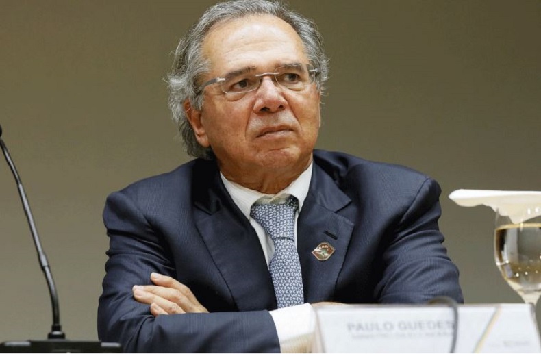 Furar o teto de gastos poderia levar a impeachment de Bolsonaro, diz Guedes