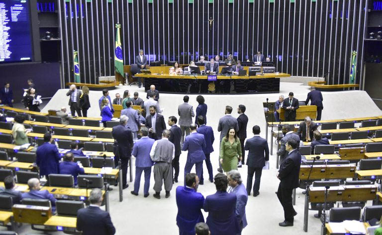 Comissão aprova isenção de IPI na compra de veículo para quem recebe BPC