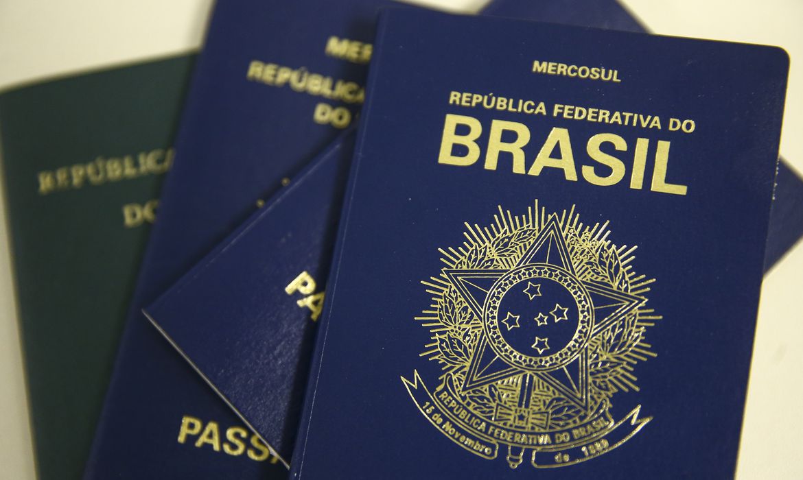 PF vai suspender emissão de novos passaportes por falta de verba