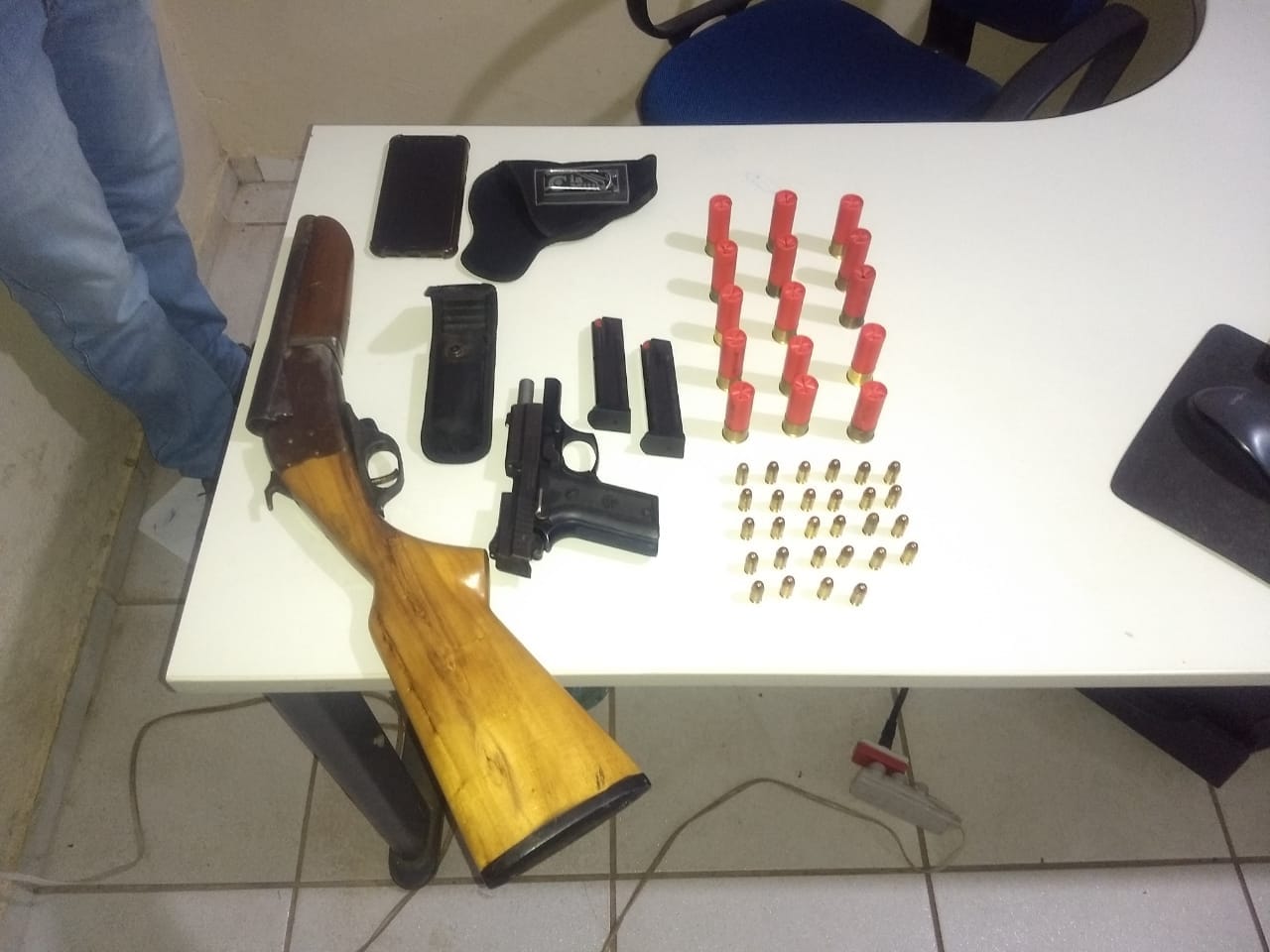 Homem é preso com armas e munições na zona rural de Geminiano
