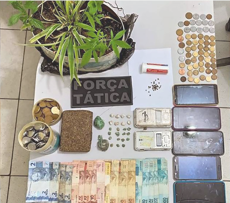 Trio é preso após ser flagrado com drogas, erva e sementes em Valença do PI
