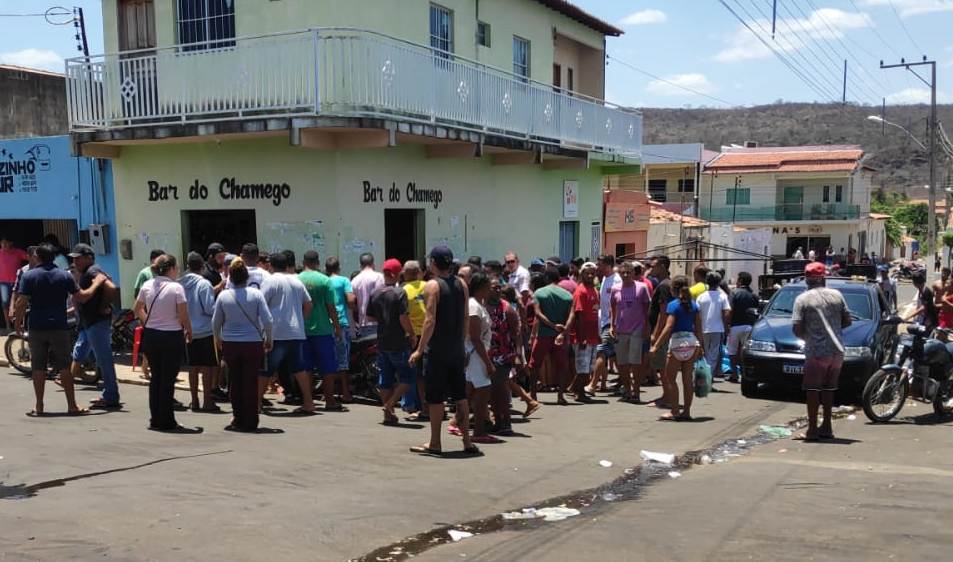 Homem é morto a tiros na frente de bar em São José do Piauí