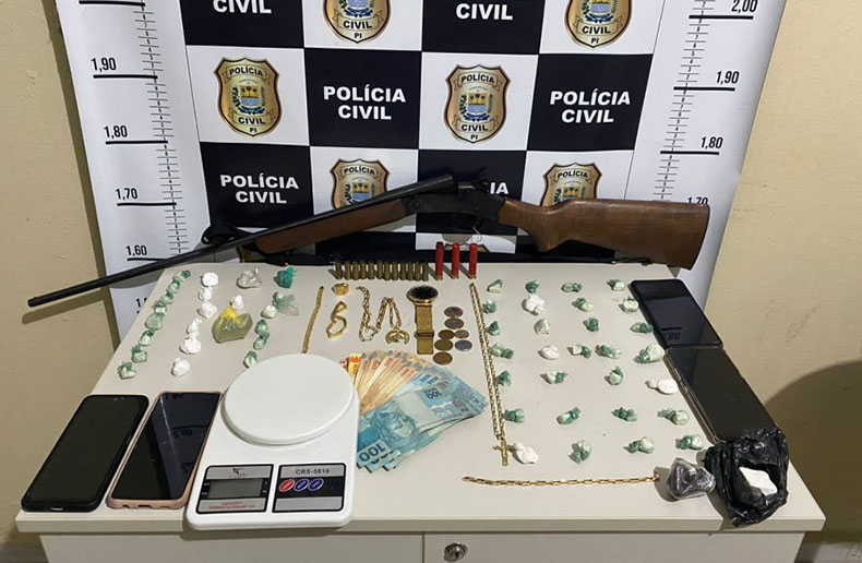 Polícia prende trio com armas, munições e drogas em Picos