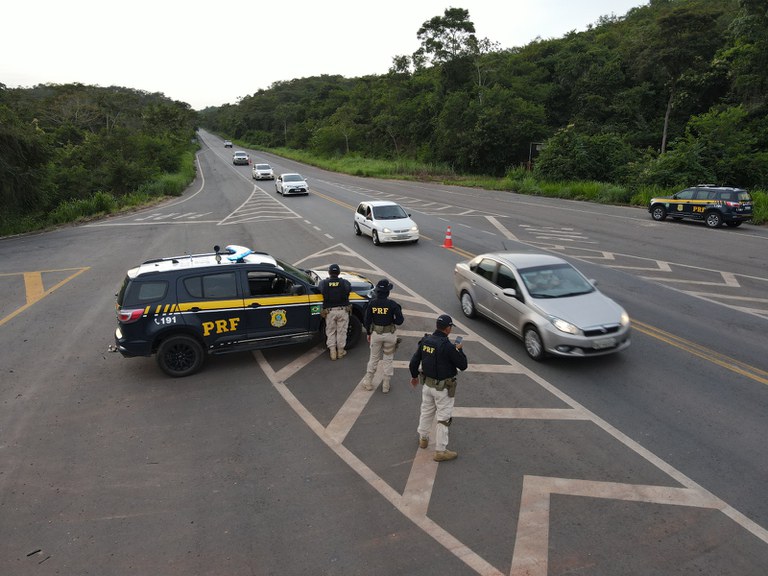 No Piauí, PRF intensifica fiscalizações nas rodovias durante o feriado de Corpus Christi