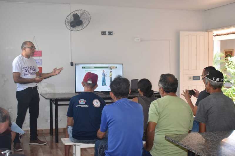 JANEIRO ROXO: Coordenador do PAM realiza palestra no CAPS AD II acerca da prevenção contra a Hanseníase