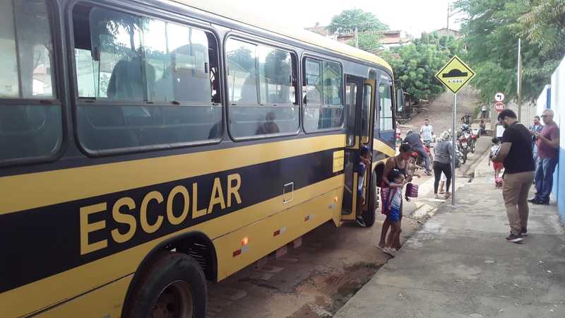 Prefeitura de Picos garante transporte escolar aos alunos da rede municipal de ensino