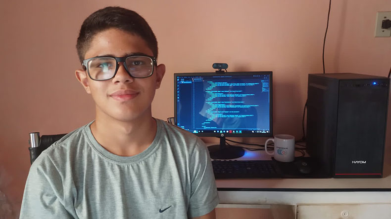 Com 15 anos, aluno de escola pública se torna programador em tempo recorde no Piauí