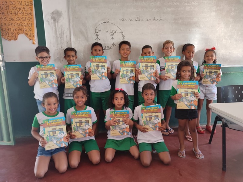 Mais de 5 mil livros paradidáticos sobre o semiárido brasileiro são distribuídos aos estudantes piauienses
