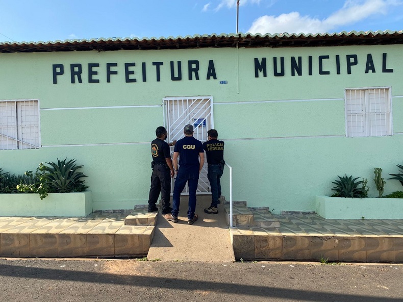 Operação Paradoxo: PF cumpre 9 mandados contra empresários e servidores de prefeituras na microrregião de Picos