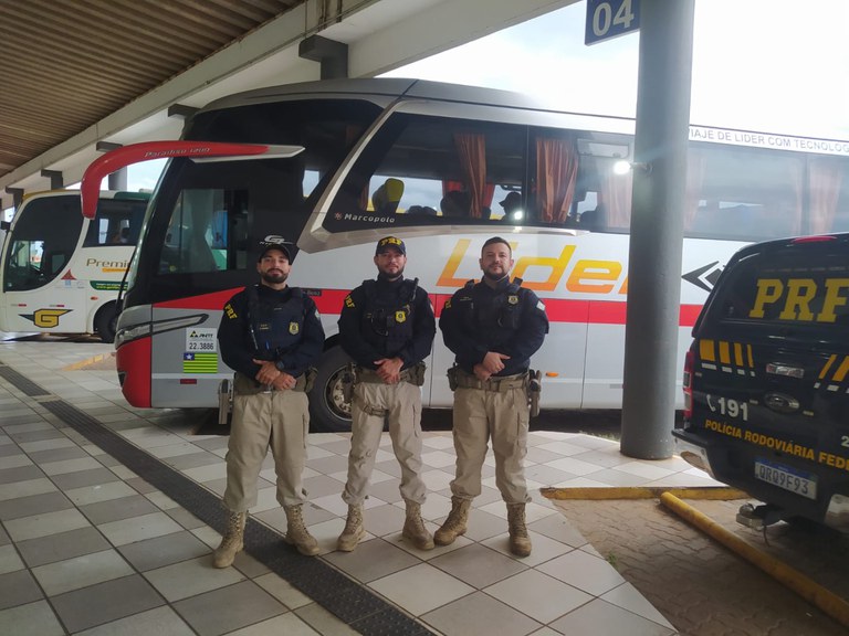 PRF realiza ação educativa no Terminal Rodoviário de Picos