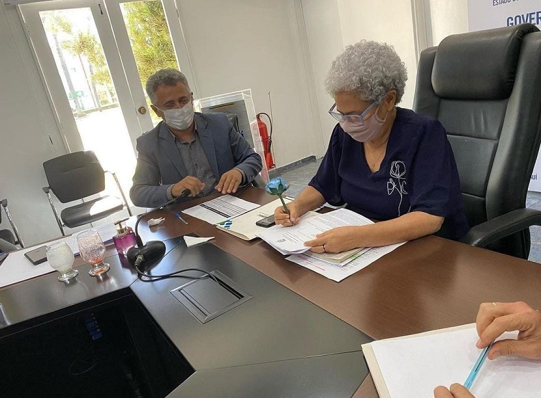 Regina Sousa autoriza novo concurso com 335 vagas para a Uespi