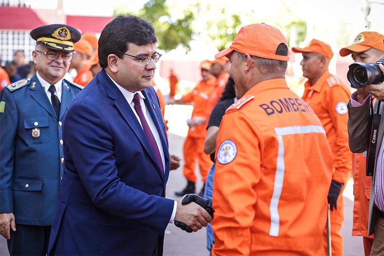 Solenidade dos 79 anos dos Bombeiros tem medalhas, nova magirus e promoções