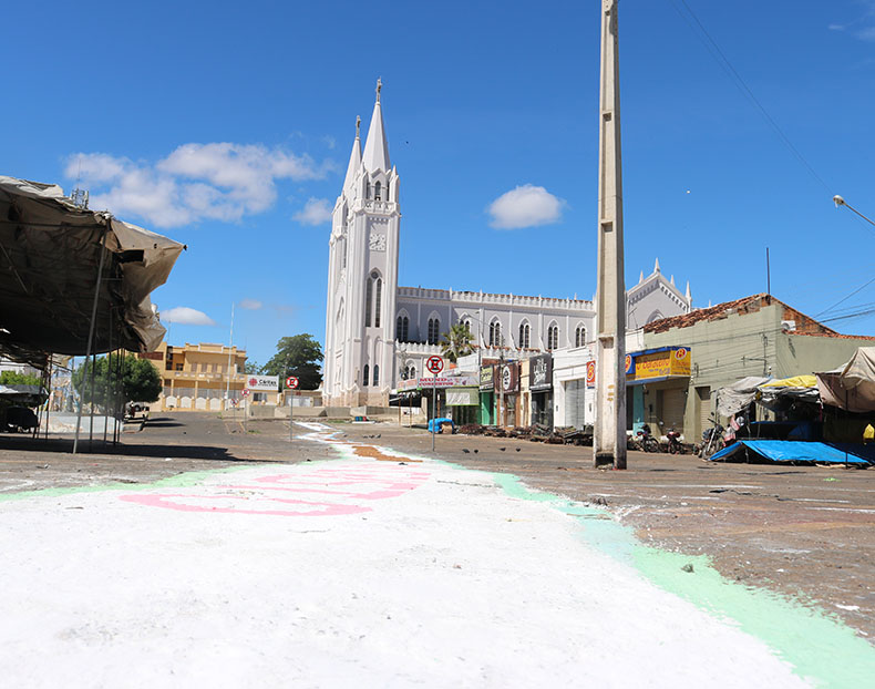 Tapetes de Corpus Christi colorem o Centro de Picos