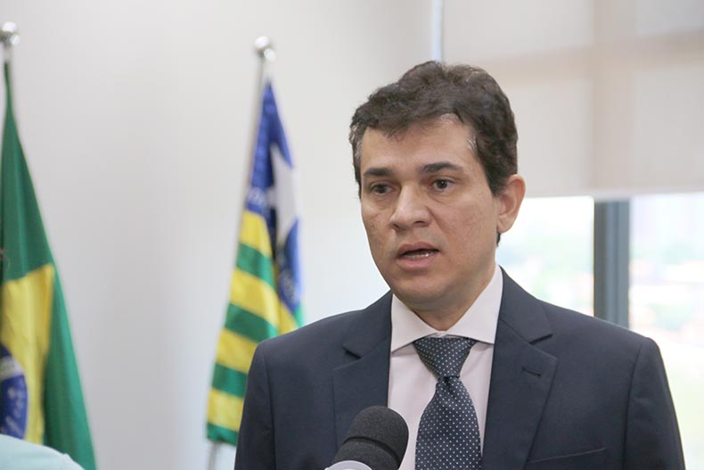 Procurador aciona PM para coibir derramamento de santinhos, o chamado 'voo da madrugada'