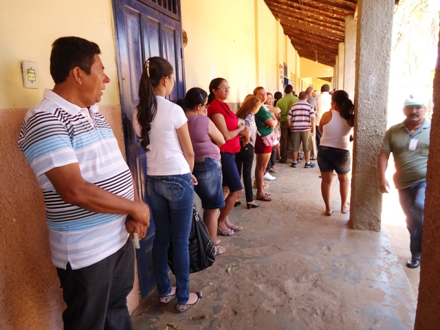 Idosos têm horário preferencial de 7h às 10h para votar