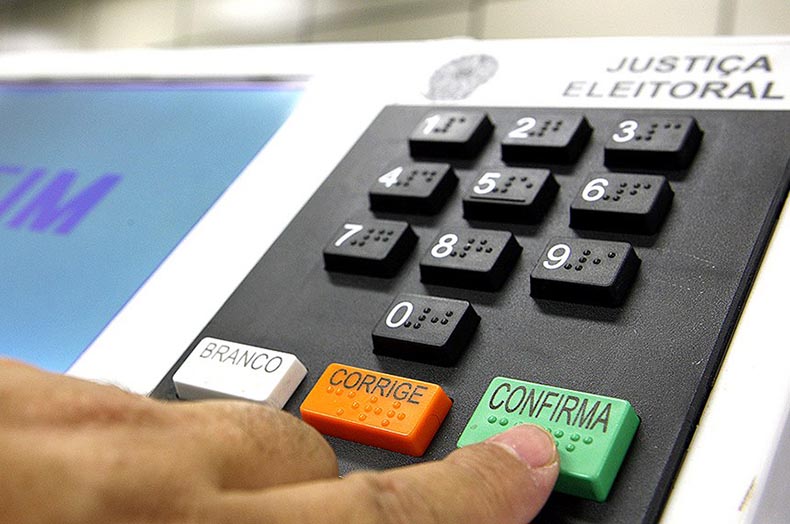 Eleições 2022: urna eletrônica terá intervalo para eleitor conferir voto antes da confirmação