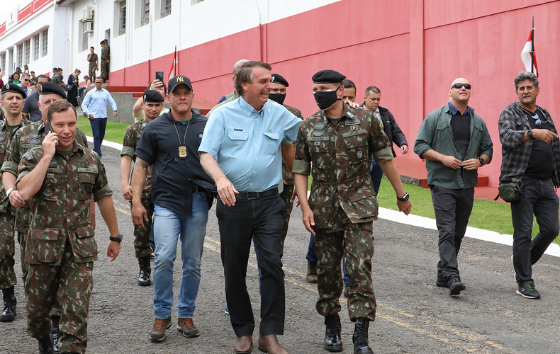 Brasileiros se dividem sobre militar no governo, mostra Datafolha