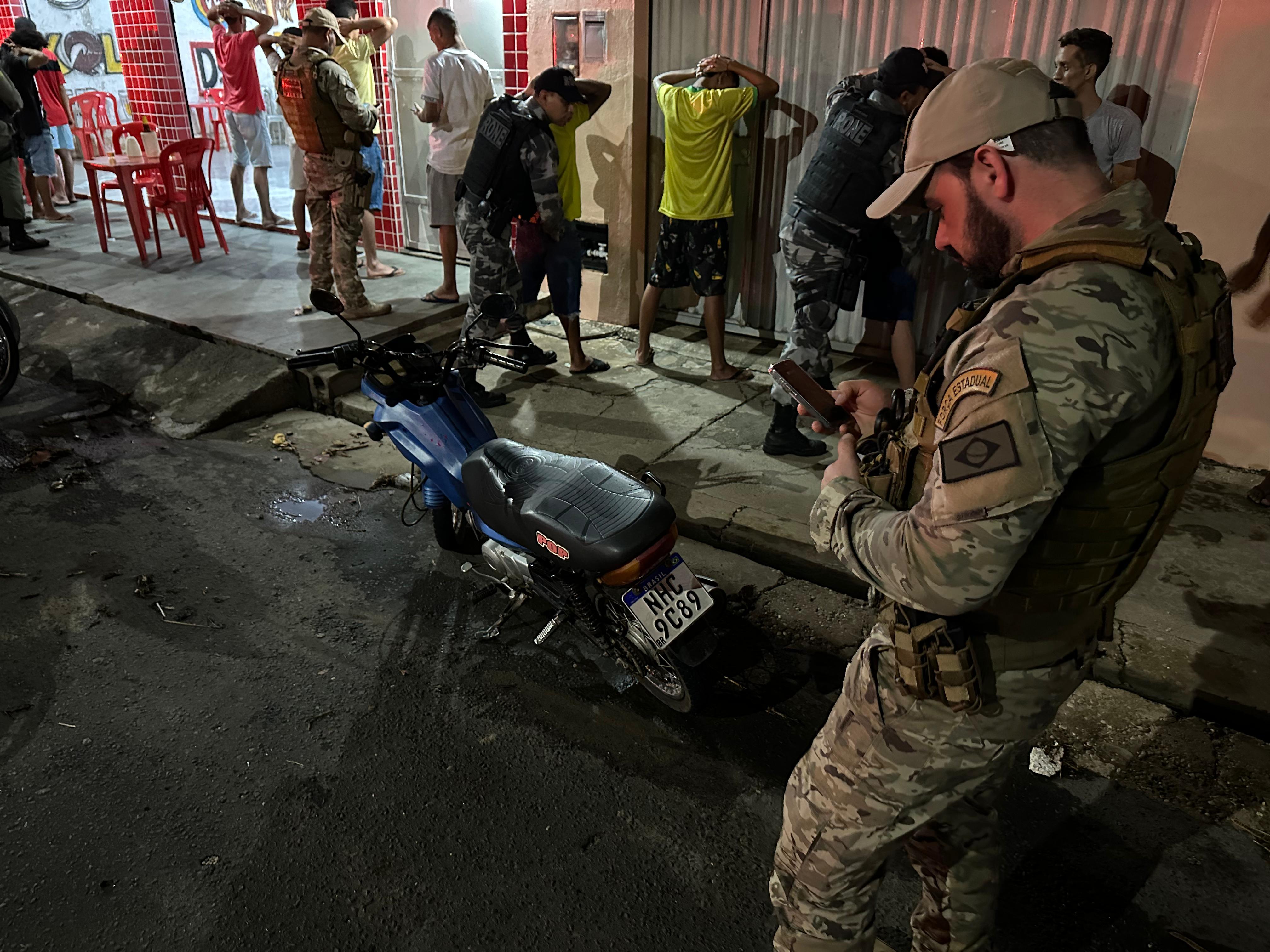 Em 2 dias, operação 'Silêncio e Paz' prende 19 pessoas e apreende celulares e veículos roubados