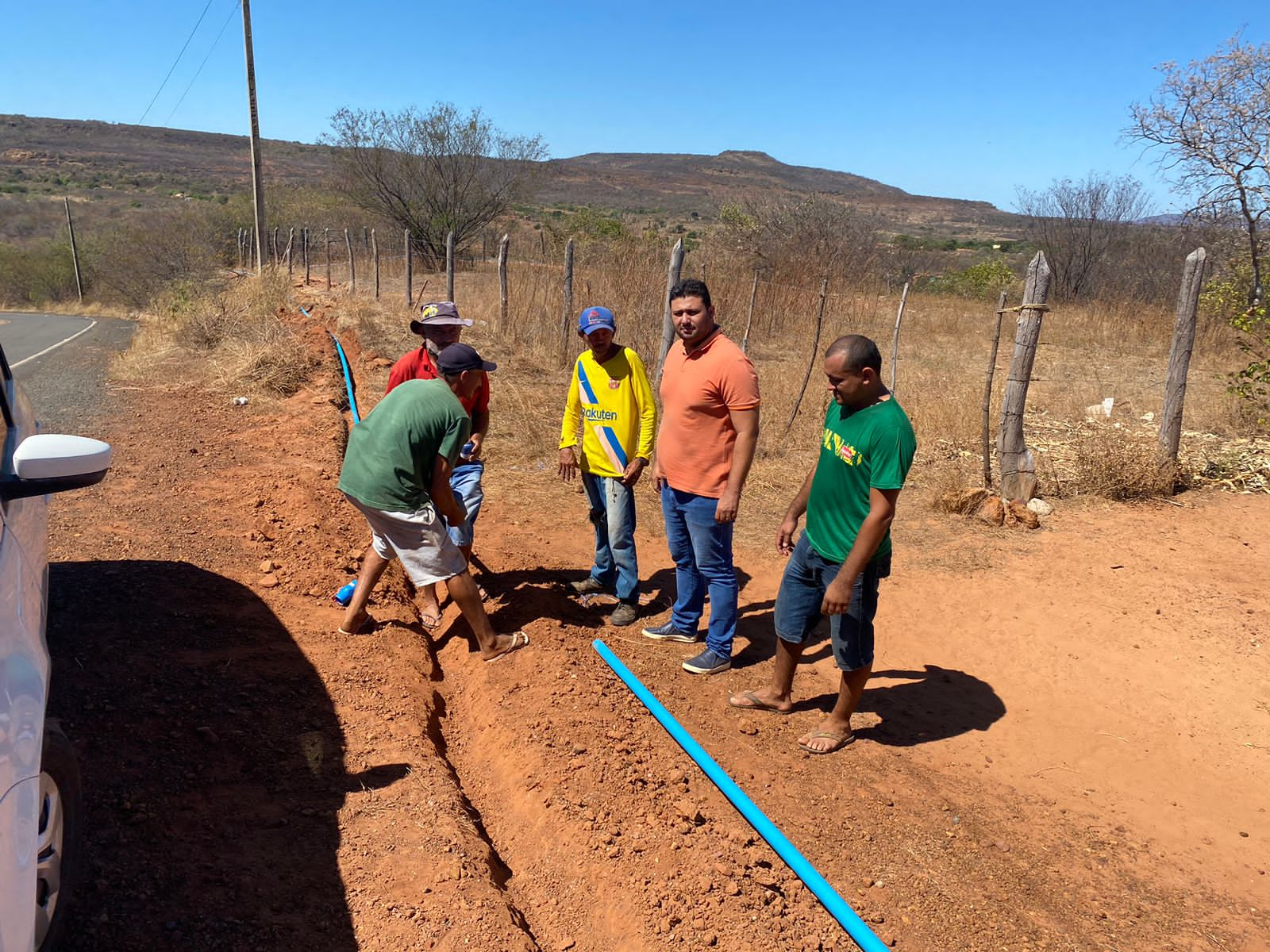 Prefeitura de Picos, através da Secretaria de Agricultura, leva água a todas as casas do povoado do Bocolô