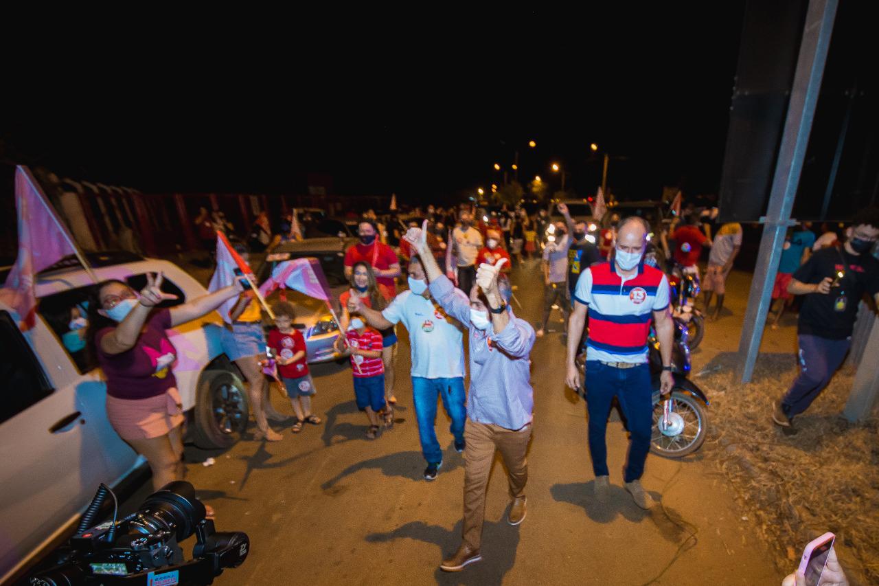 Carreata do time do 13 reúne centenas de pessoas para recepcionar candidato Araujinho