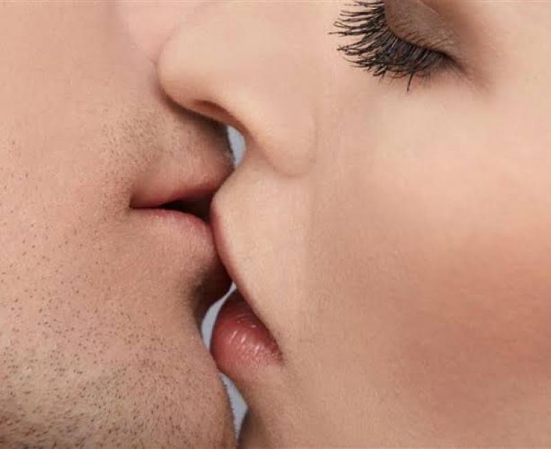 Doença do Beijo: risco de infecção cresce no Carnaval