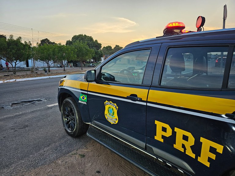 Motorista fica ferido em tombamento de carreta na BR 316