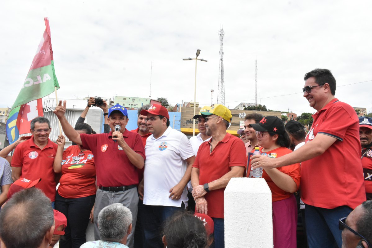 Em Picos, Rafael Fonteles e Wellington Dias participam de caminhada em apoio a Lula