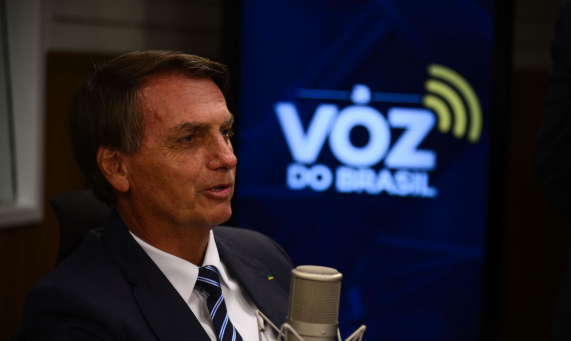 Presidente Bolsonaro fala sobre Auxílio Brasil e prioridades para 2022