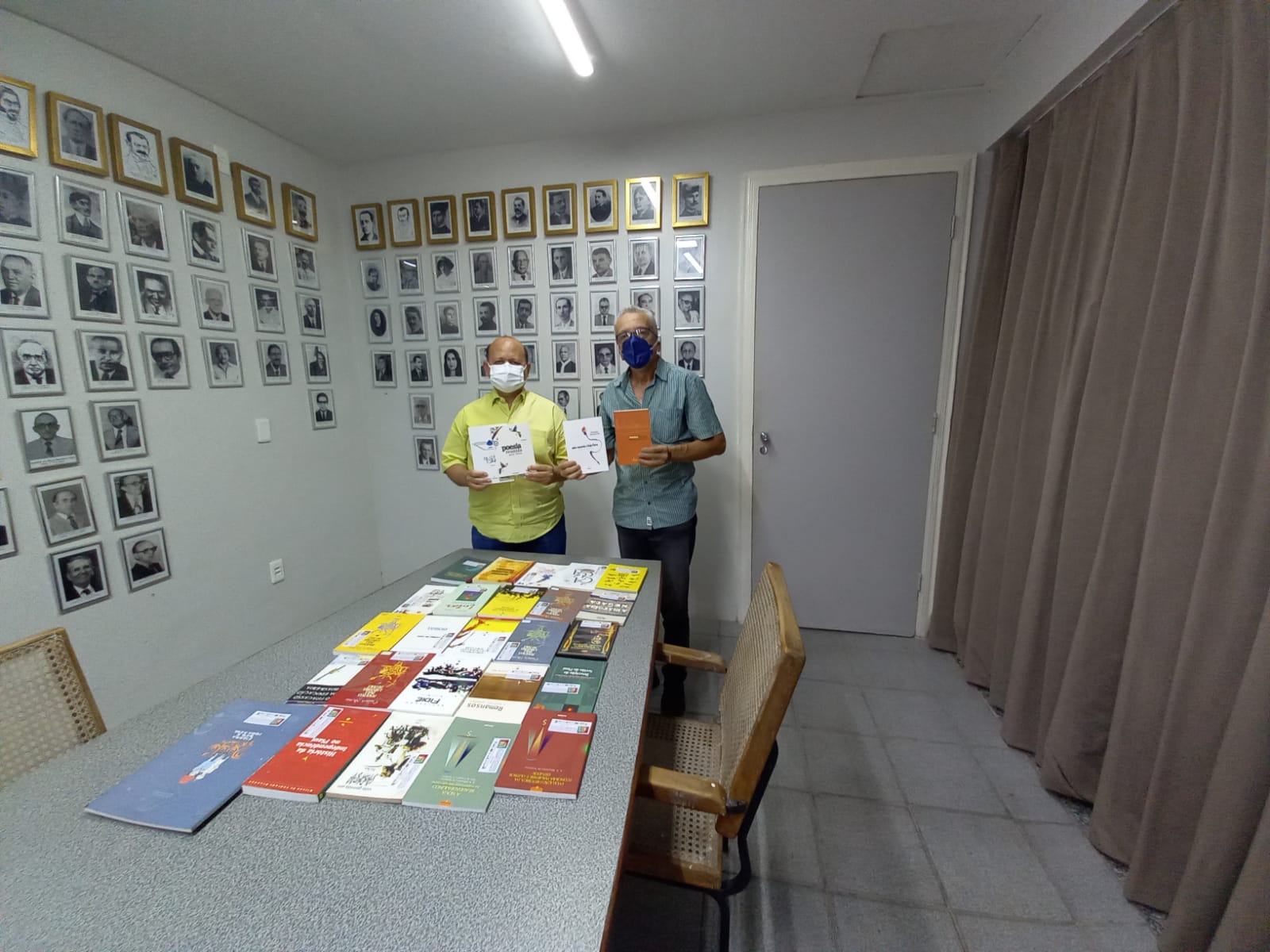 Academia Piauiense de Letras recebe livros da Fundapi