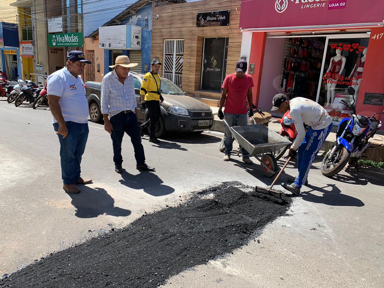 Prefeitura de Picos intensifica operação de restauração de vias nos bairros da cidade