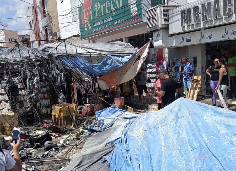 Incêndio destrói duas barracas na Feira Livre de Picos