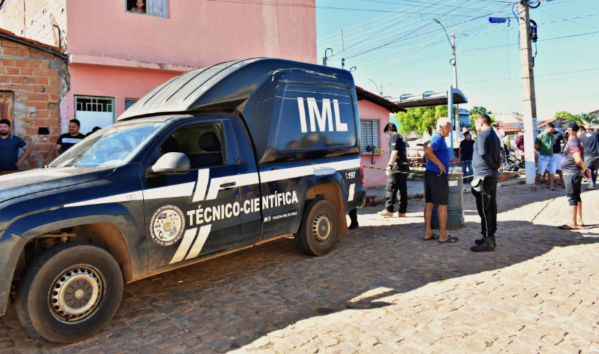 Em Picos, homem é assassinado com golpe de foice no bairro Jardim Natal